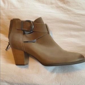 Like new Vionic booties